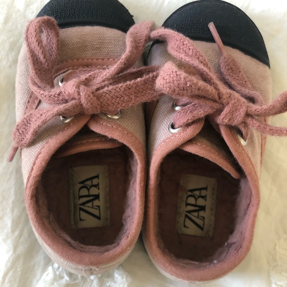 Zara Size 5c sneakers!